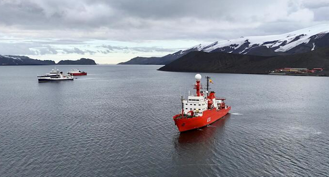 Tres buques oceanográficos españoles, juntos en la Antártida por primera vez