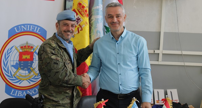 Nuestros cascos azules desplegados en la misión UNIFIL han entregado donaciones educativas que tienen como finalidad fortalecer la formación del al...