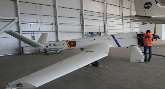 Desde hace poco más de un año el CEUS acoge en Huelva los ensayos de vuelo de los UAS de mayor tamaño y peso. Con una pista diseñada para lanzar dr...