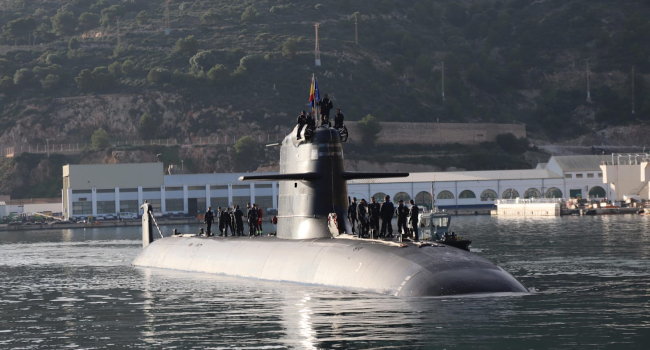Tras 46 intensos días de despliegue, el submarino ‘Isaac Peral’ (S-81) regresó la pasada semana de su primera misión internacional bajo control ope...
