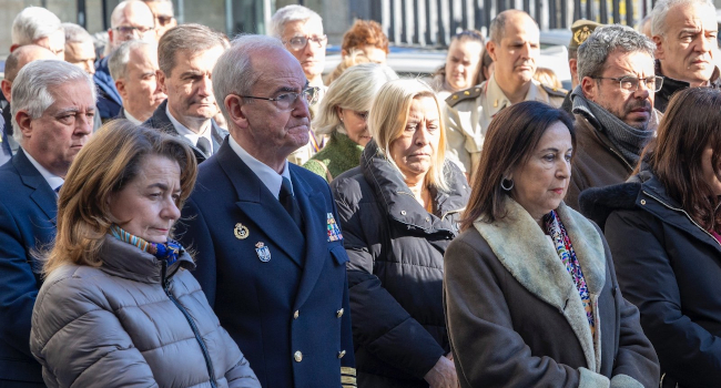 E en el Ministerio de Defensa se ha guardado un minuto de silencio por las víctimas del trágico accidente ferroviario en Adamuz, Córdoba. Nuestro m...