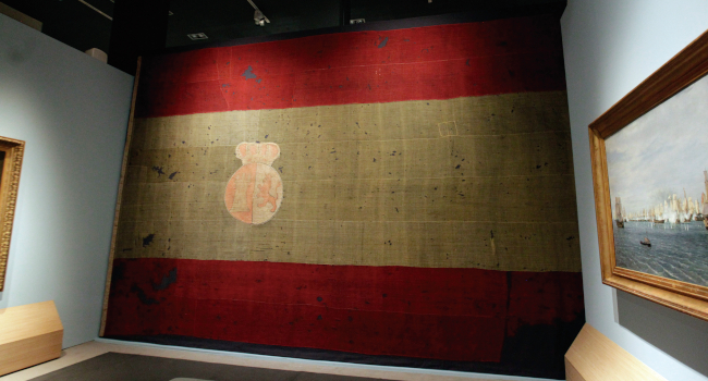El Museo Naval de Madrid dedica una muestra, con varias piezas nunca expuestas hasta ahora, a la enseña nacional y a 