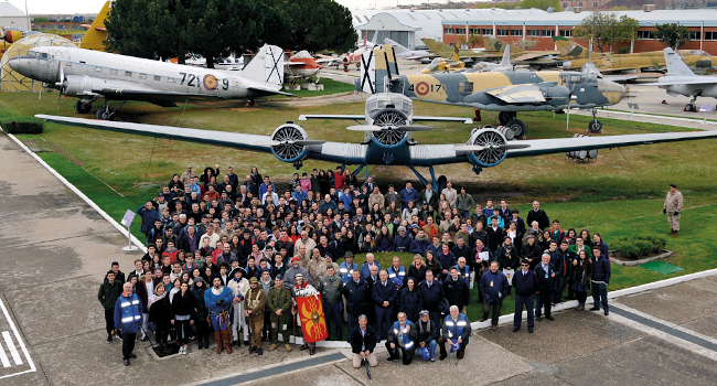 Bajo el lema ‘Los Grandes Vuelos de la Aviación Española, 1926-1935’, el certamen mantiene su vocación divulgativa acercando a los jóvenes el patri...