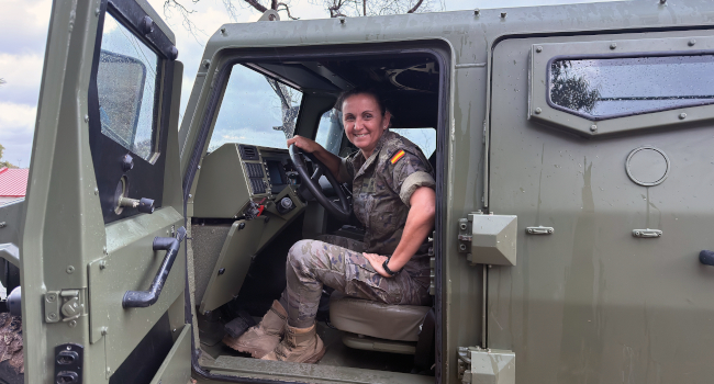 Con cinco misiones internacionales en su carrera es acreedora, entre otras recompensas, del ‘valor reconocido’, Adelina Torres tiene claro que “las...