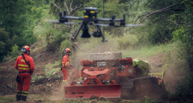 La Unidad de Drones de la UME está desarrollando en Toreno y Matarrosa del Sil (León) un ejercicio orientado a consolidar el empleo de sus nuevos s...