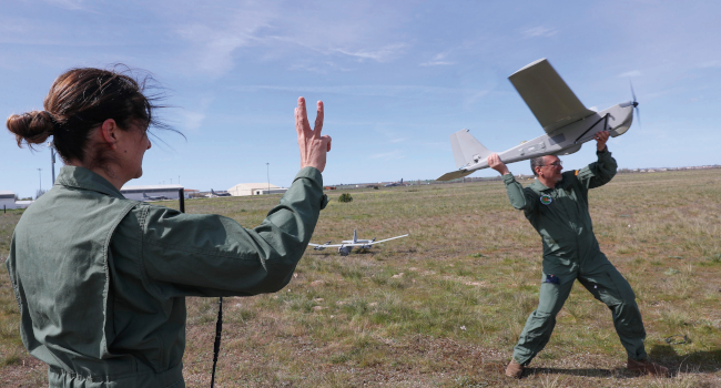 La Escuela Militar de UAS es el centro docente militar de referencia para la formación de los comandantes del vuelo no tripulado de las Fuerzas Arm...
