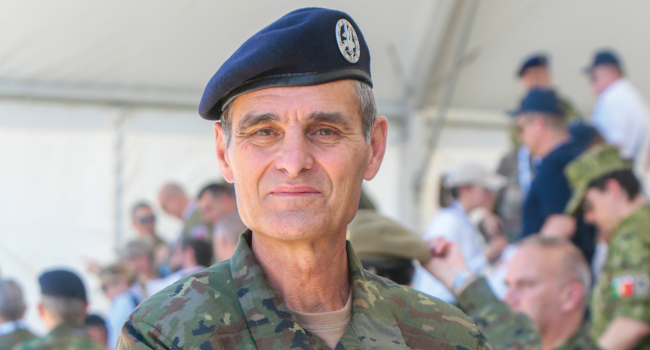 Entrevista al teniente general Aroldo Lázaro Sáenz, comandante del Eurcuerpo en la que considera que la “demostrada capacidad y gran experiencia» d...