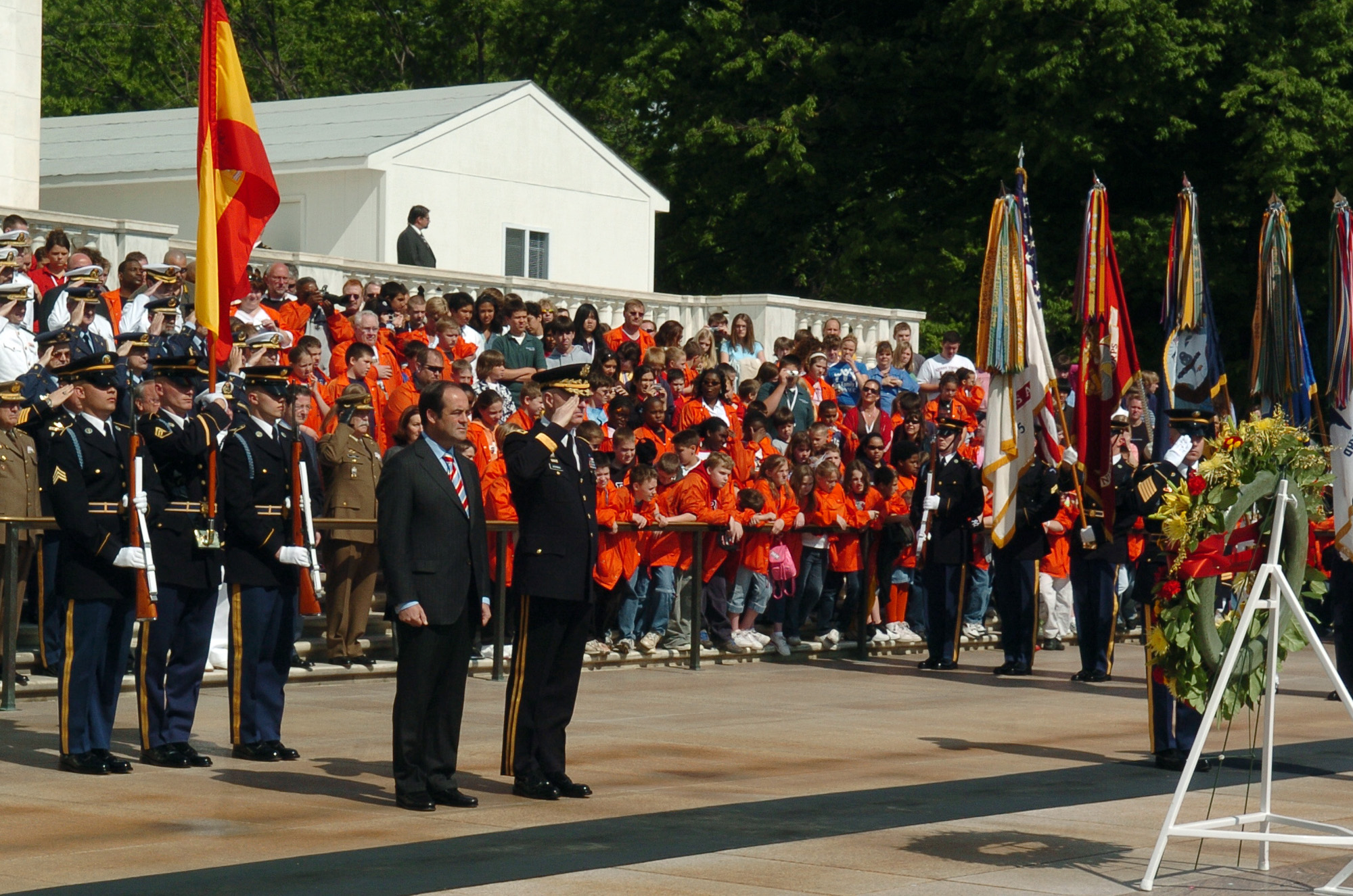 José Bono, ministro de Defensa, en el acto Homenaje a los Caidos en el monumento al Soldado Desconocido. Cementerio de Arlington Washington.
