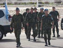 El jefe del Mando de Operaciones del Estado Mayor de la Defensa (CMOPS), teniente general Andrés Navas Ráez,  es recibido por el general Juan Bautista García Sánchez, jefe de la Legión y de la Brigada Multinacional Este