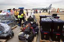 Un Boeing 707 del 47 Grupo del Ejército del Aire con material de ayuda humanitaria en la Base Aérea de Torrejón