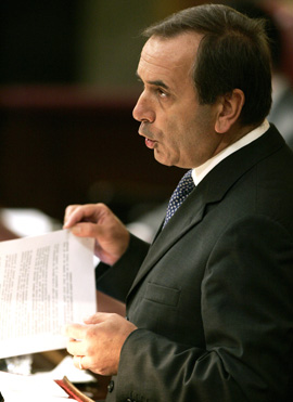 El ministro de Defensa, José Antonio Alonso, durante su comparecencia en el pleno del Congreso de los Diputados