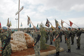 Homenaje a los que dieron su vida por España en la base 'Miguel de Cervantes' en el Líbano