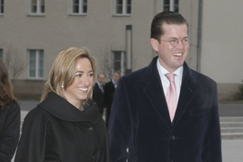 Carme Chacón junto al ministro alemán Karl-Theodor Freiherr