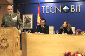 La subsecretaria de Defensa ha clausurado el XXV Aniversario de vinculación con las Fuerzas Armadas de la Real Cofradía de nuestro Padre Jesús Caído y María Santísima de la Esperanza Real Cofradía de nuestro Padre Jesús Caído y María Santísima de la Esperanza