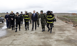 La delegación, durante su visita al escenario en el que el equipo SP USAR UME ha mostrado sus capacidades