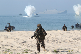 Desembarco en el que participaron vehículos anfibios ‘Piraña’ y lanchas tipo LCM-1E de Infantería de Marina.