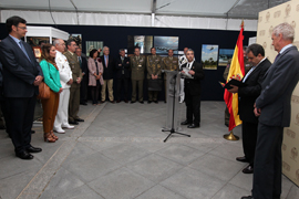 El ministro Pedro Morenés, preside el acto de inauguración de una exposición fotográfica itinerante, con imágenes contenidas en el libro ‘Misión: Líbano’.