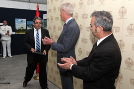 El ministro Pedro Morenés, preside el acto de inauguración de una exposición fotográfica itinerante, con imágenes contenidas en el libro ‘Misión: Líbano’.