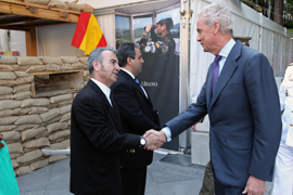 El ministro Pedro Morenés, preside el acto de inauguración de una exposición fotográfica itinerante, con imágenes contenidas en el libro ‘Misión: Líbano’.