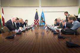 Coincidiendo con la reunión de ministros de Defensa de la OTAN