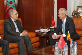 El ministro de Defensa se reúne con el jefe del Gobierno de Marruecos
