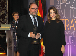 La Universidad de Granada ha recibido el premio a la docencia que destaca la promoción de la cultura de Defensa a través de la enseñanza en cualquiera de sus niveles.