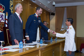 Entrega de Diploma al alumno número UNO extranjero