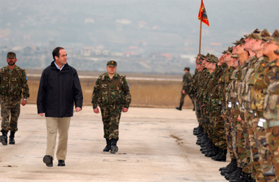 BONO, A LAS TROPAS ESPAÑOLAS EN MOSTAR: 'SOIS LOS EMBAJADORES DE LA PAZ'