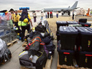 Un Boeing 707 del 47 Grupo del Ejército del Aire con material de ayuda humanitaria en la Base Aérea de Torrejón