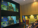El presidente del Gobierno, José Luis Rodríguez Zapatero, ha felicitado la Navidad mediante videoconferencia a los contingentes españoles en el extranjero