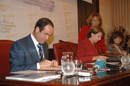 El ministro de Defensa ha firmado esta mañana con las ministras de Fomento y de Medio Ambiente un protocolo para la obtención de cobertura del territorio nacional con imágenes satélite de alta y media resolución.