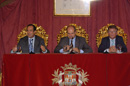 El ministro de Defensa José Bono, el presidente de la Comunidad Andaluza Manuel Chaves y el presidente de la diputación Francisco Gonzalez presencian la proyección digital de la batalla de Trafalgar