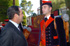 José Bono, ministro de Defensa habla con un voluntario catalan con uniforme de  época en el Parque Genovés en Cádiz