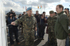 El ministro de Defensa durante su visita a las tropas en el Libano