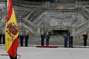 El ministro de Defensa, José Antonio Alonso, saluda a la Bandera en la Escuela Naval Militar de Marín Pontevedra