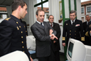 José Antonio Alonso, ministro Defensa, con los alumnos de la Escuela Naval Miliitar de Marín en Pontevedra