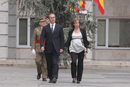 La ministra de Defensa Carme Chacón y José Antonio Alonso pasan revista a las tropas