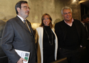 La ministra de Defensa Carme Chacón junto a Narcís Serra y Felipe González