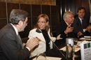 La ministra de Defensa Carme Chacón durante la presentación del libro