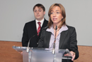 La ministra de Defensa Carme Chacón dirige unas palabras a los asistentes