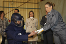 Carme Chacón, ministra de Defensa, durante la  rertirada de explosivo de una bomba de racimo en las instalaciones de la FAEX, El Gordo (Cáceres)