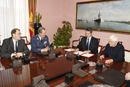 El secretario de Estado de  Defensa, Constantino Méndez, y el presidente de la Comunidad de Bardenas Reales  de Navarra, José Antonio Gayarre durante la firma del acuerdo