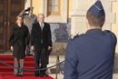 La ministra de Defensa recibe Honores militares a su llegada al Forte de Sao Juliao da Barra
