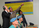El ministro de Defensa, Pedro Morenés,durante la visita a la Brigada Paracaidista.