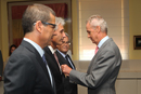 El ministro Pedro Morenes condecora al doctor Xabier Pomes