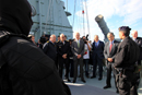 El ministro Pedro Morenes junto a los ministros de Portugal, José Pedro Aguilar, y de Marruecos, Abdellatif Loudiyi a bordo de la fragata Vasco de Gama