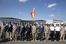 Rajoy y Morenés con las tropas españolas en Yibuti