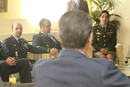 La capitán Cristina González García única integrante de la UMAER que ha participado en las dos evacuaciones realizadas, junto a otros integrantes de la comision
