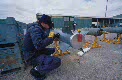 Ejército Profesional - Ejército profesional - SOLDADO PROFESIONAL REVISA ARMAMENTO DE AVIONES DE COMBATE