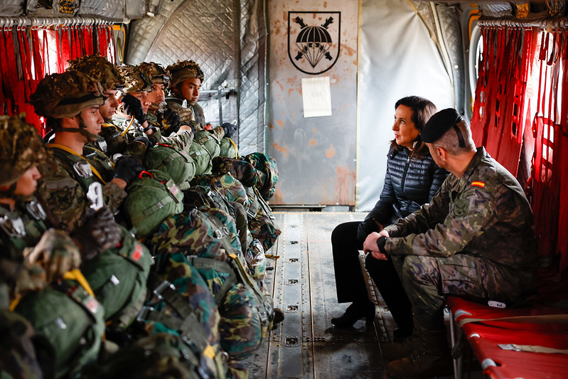 Margarita Robles felicita a la Brigada ‘Almogávares’ VI de Paracaidistas por su trabajo de todo el año